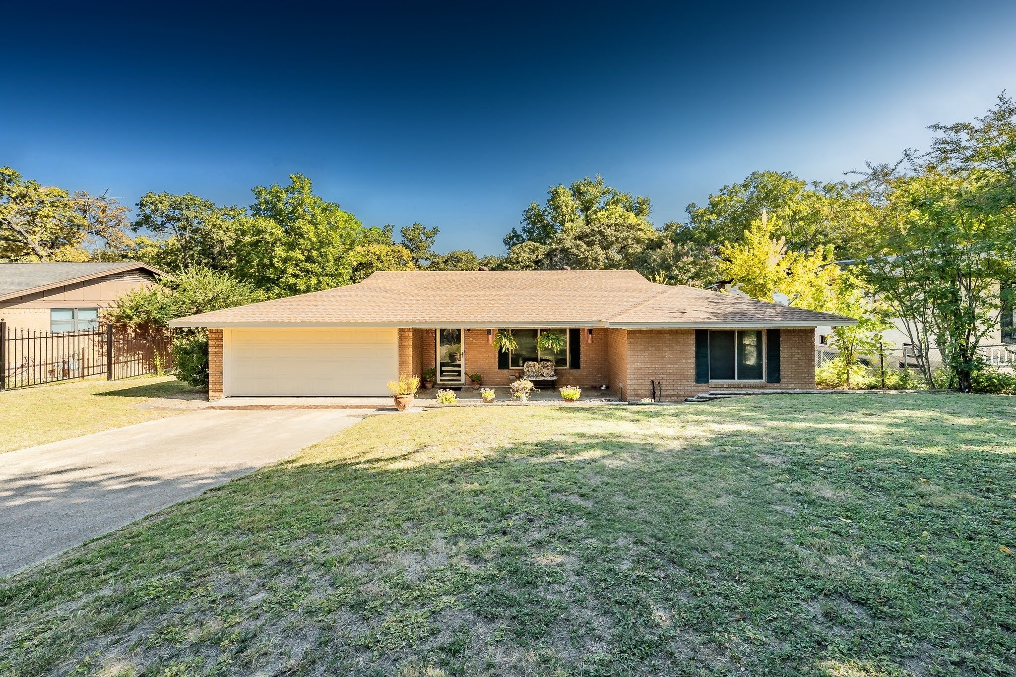 300 Shoreline Drive Azle TX 76020