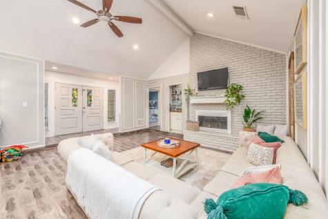 2704 Winding Oaks Drive Arlington TX 76016