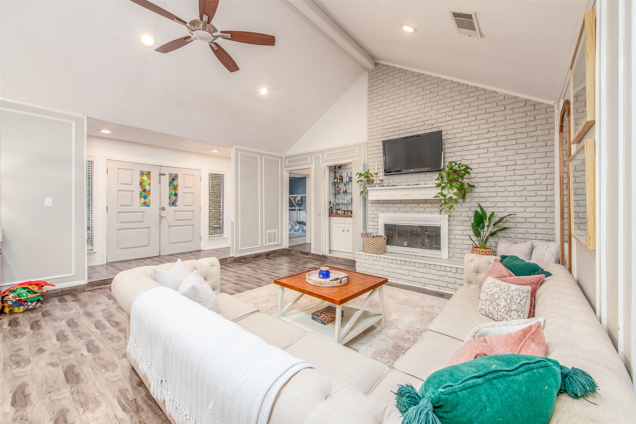 2704 Winding Oaks Drive Arlington TX 76016