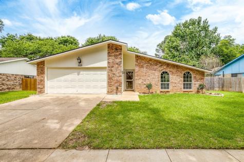 2609 Creekview Drive Arlington TX 76016