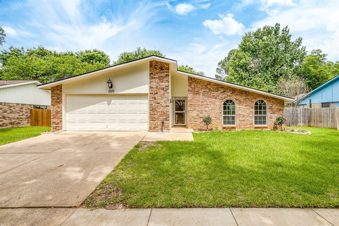 2609 Creekview Drive Arlington TX 76016