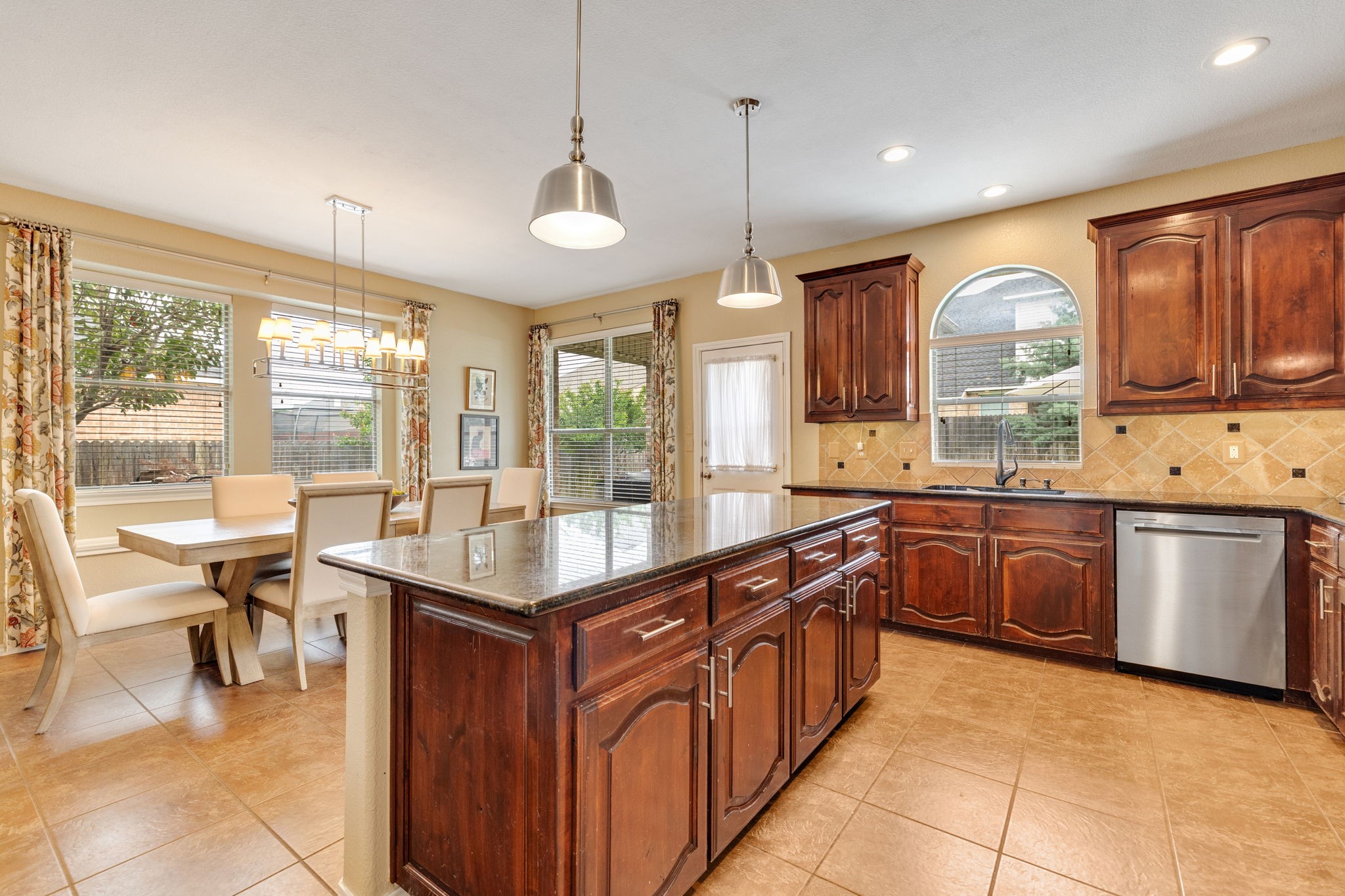 5752 Skinner Way Grand Prairie TX 75052
