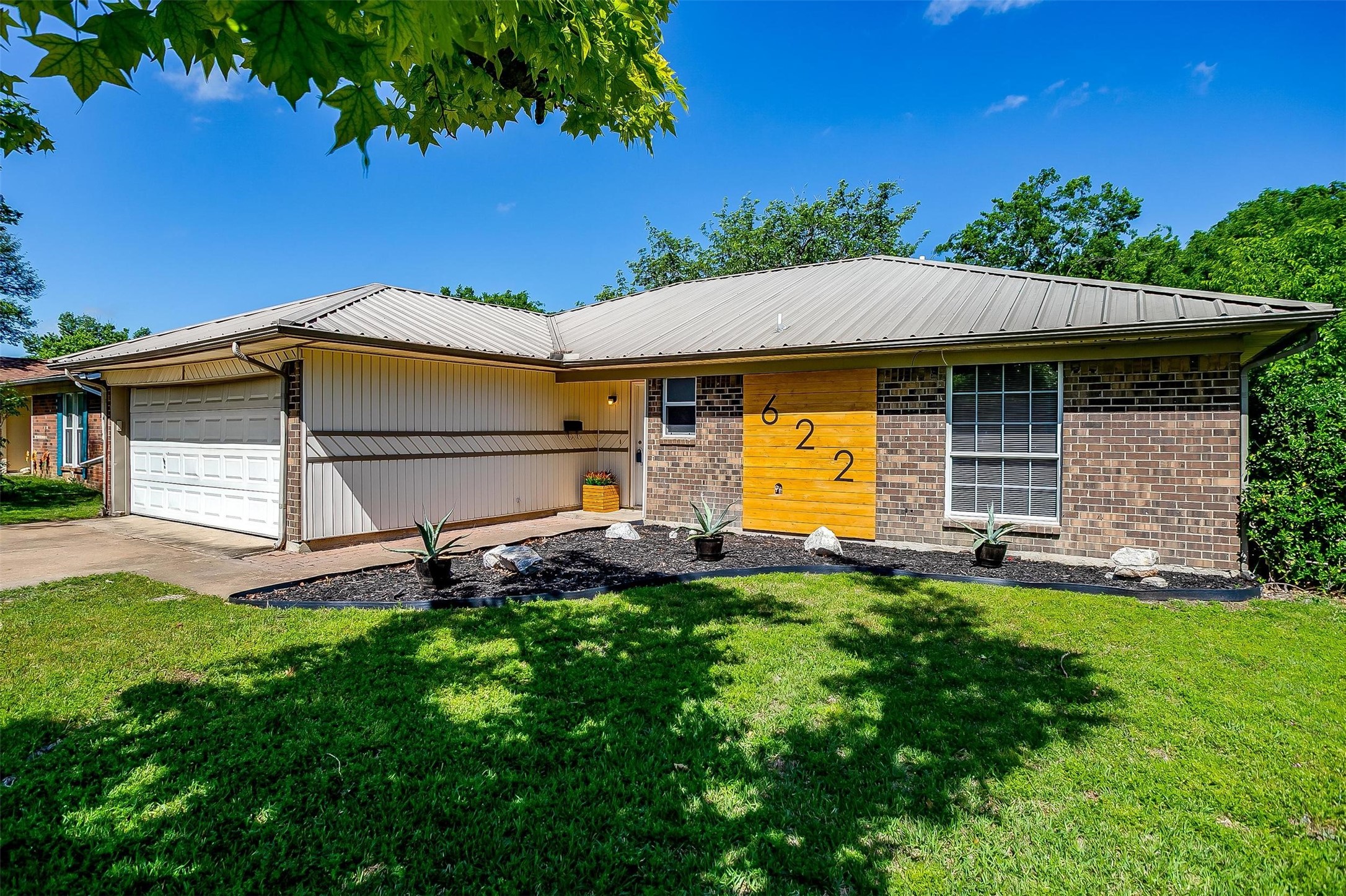 622 Barkridge Trail Burleson TX 76028