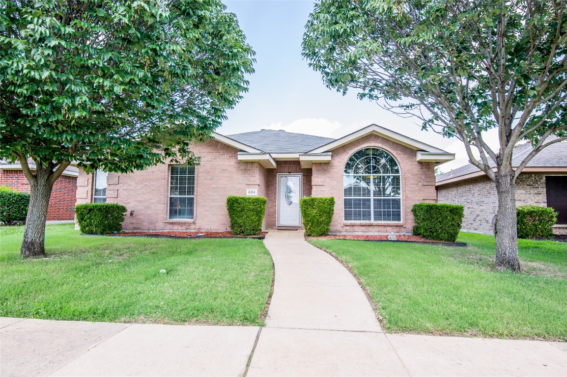 809 Clear Creek Drive Desoto TX 75115