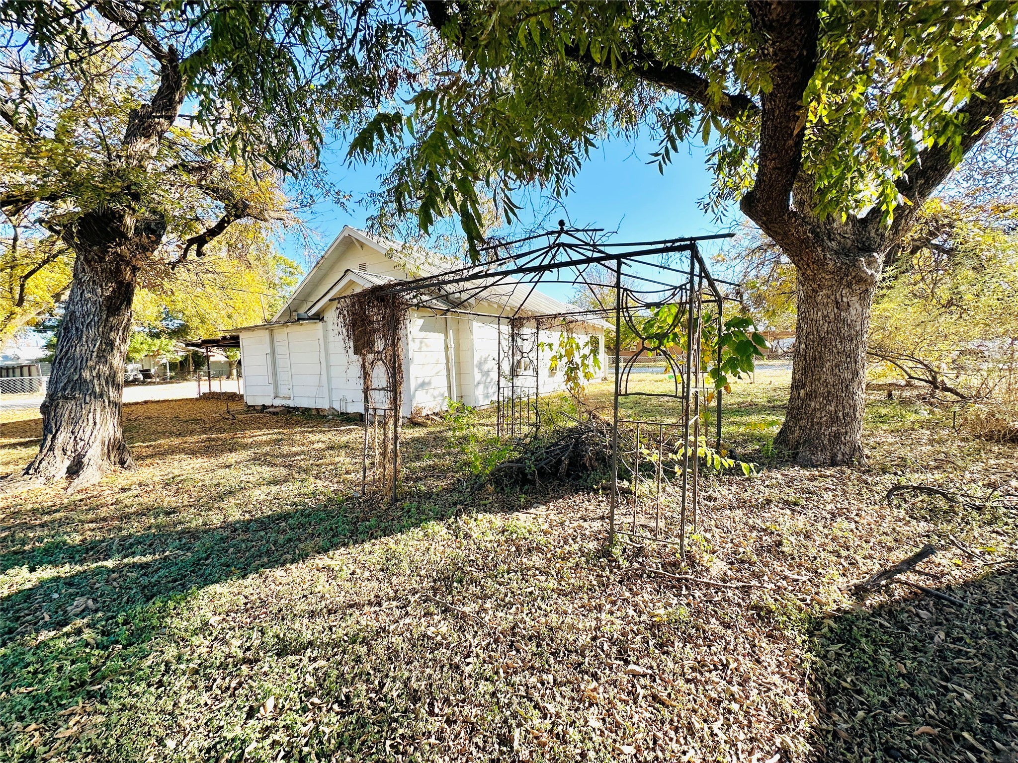 517 N Avenue D Cross Plains TX 76443