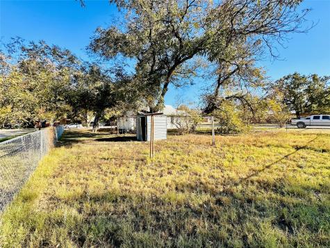 517 N Ave D Cross Plains TX 76443