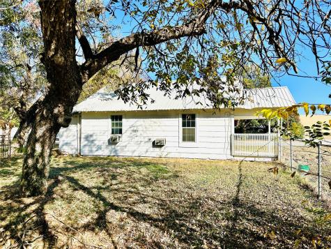 517 N Ave D Cross Plains TX 76443