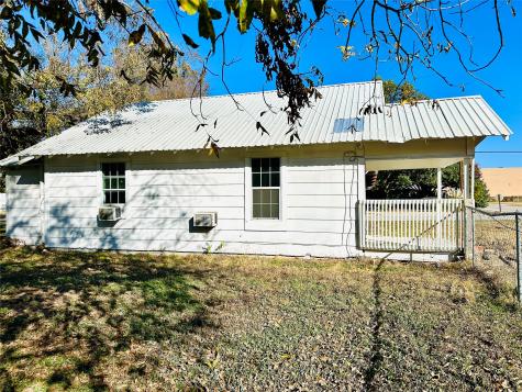 517 N Ave D Cross Plains TX 76443