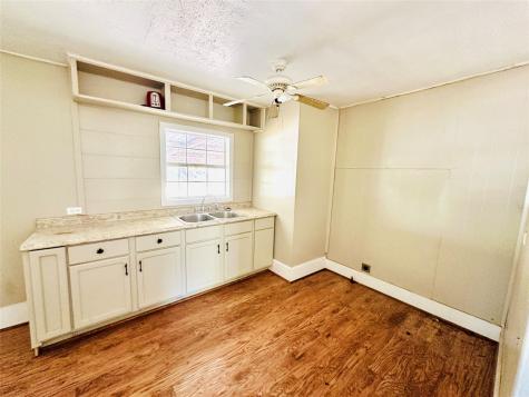 517 N Ave D Cross Plains TX 76443