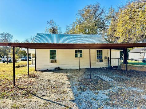 517 N Ave D Cross Plains TX 76443