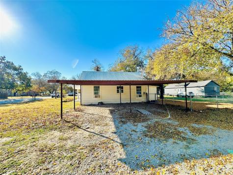 517 N Ave D Cross Plains TX 76443