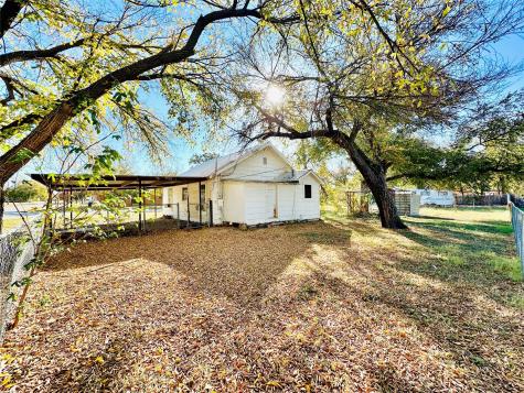 517 N Ave D Cross Plains TX 76443