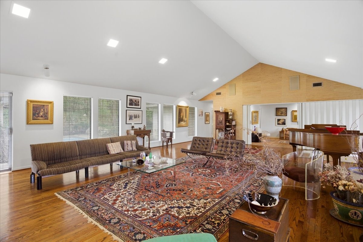 2001 Deepdale Drive Westover Hills TX 76107