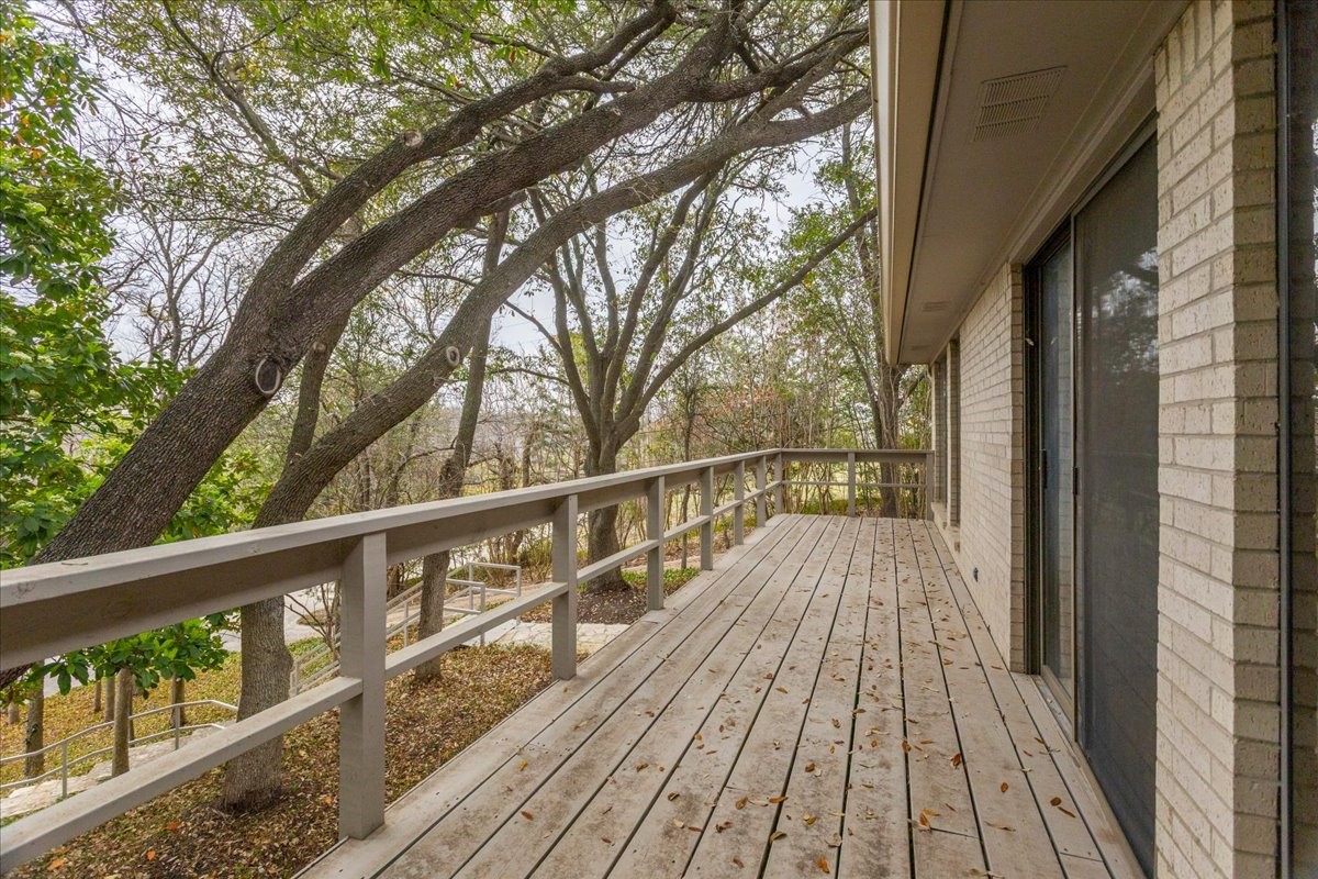 2001 Deepdale Drive Westover Hills TX 76107