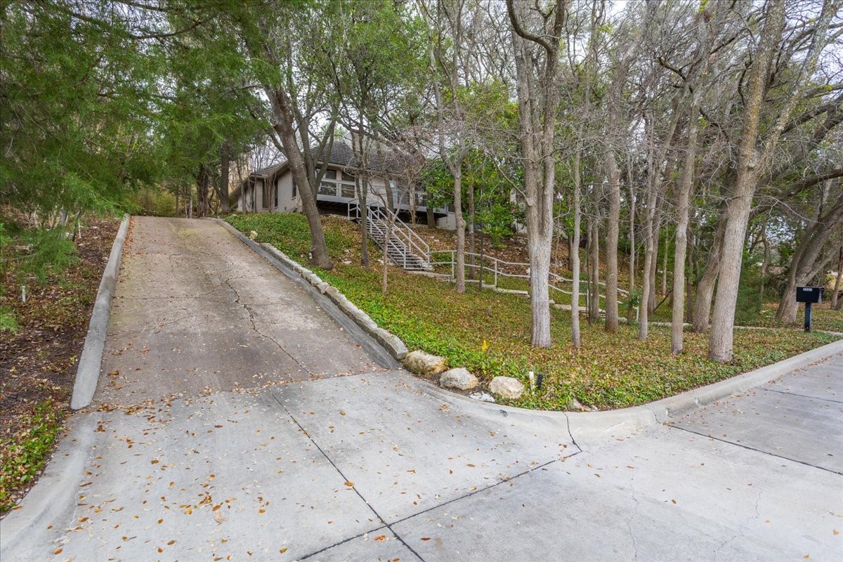 2001 Deepdale Drive Westover Hills TX 76107
