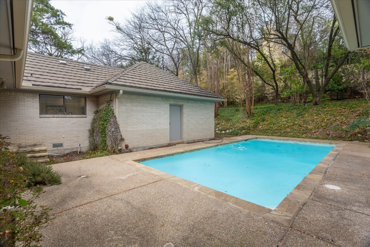 2001 Deepdale Drive Westover Hills TX 76107