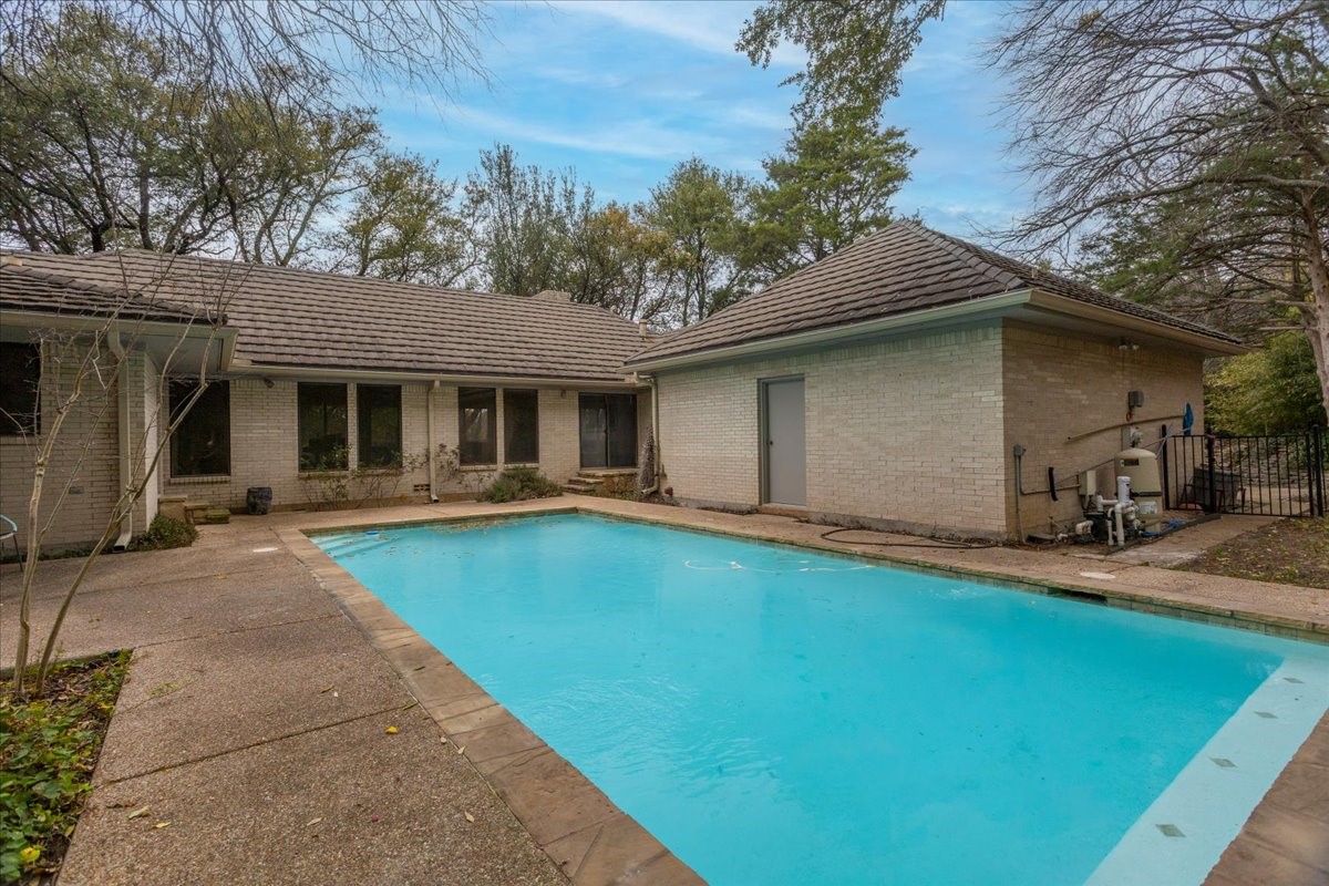 2001 Deepdale Drive Westover Hills TX 76107
