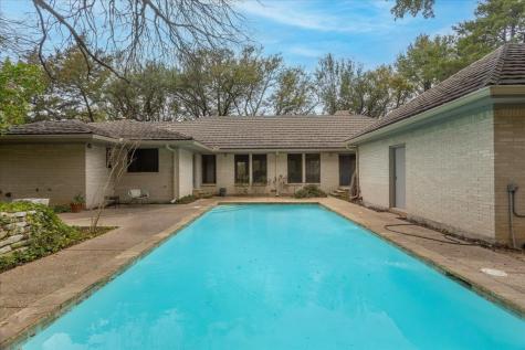 2001 Deepdale Drive Westover Hills TX 76107