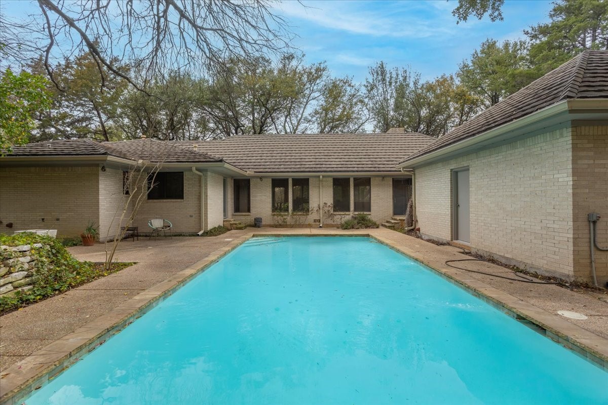2001 Deepdale Drive Westover Hills TX 76107