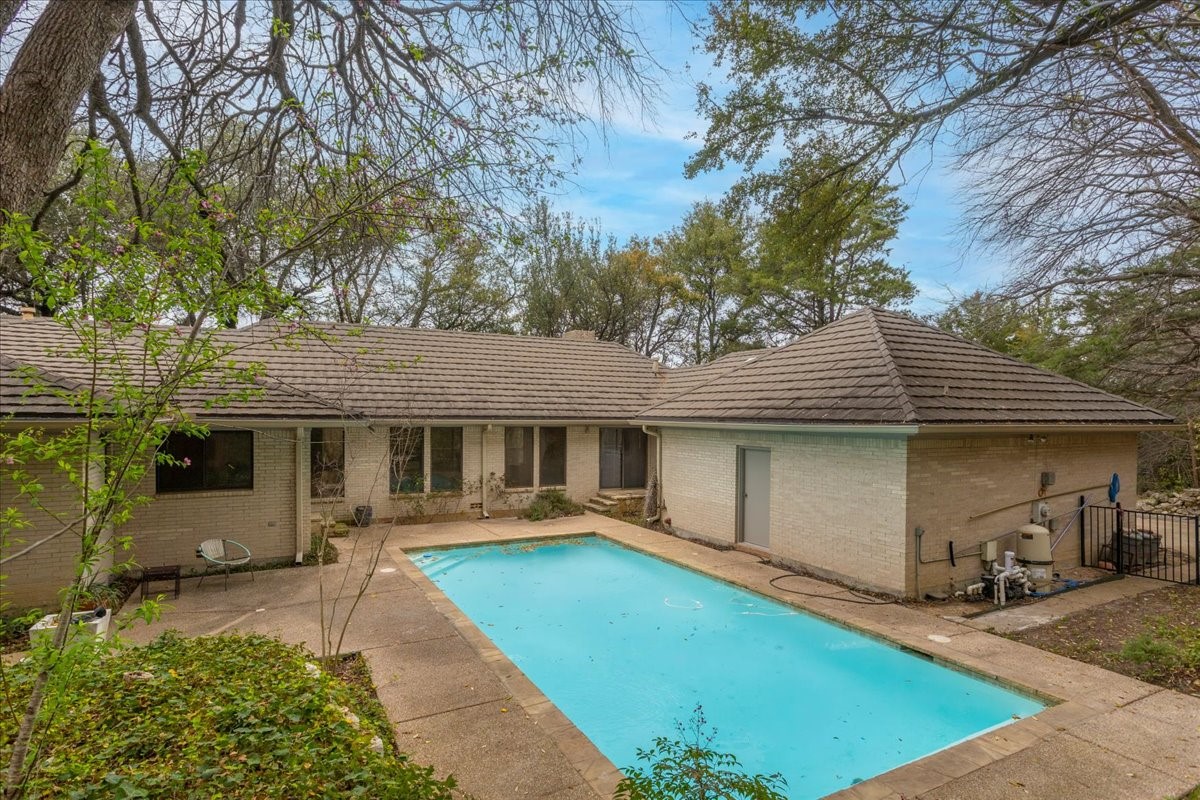 2001 Deepdale Drive Westover Hills TX 76107