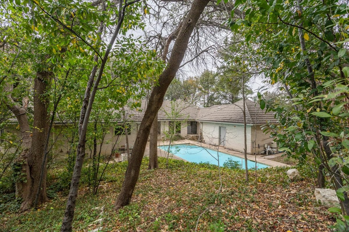 2001 Deepdale Drive Westover Hills TX 76107