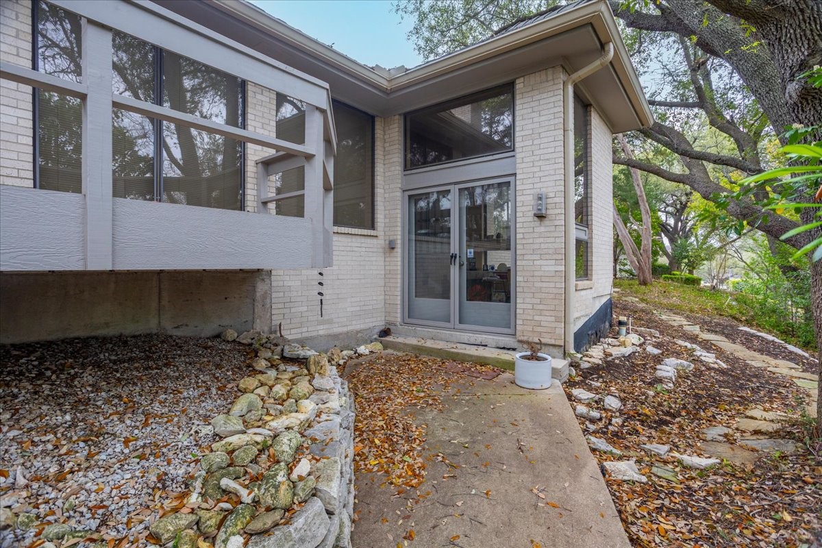 2001 Deepdale Drive Westover Hills TX 76107