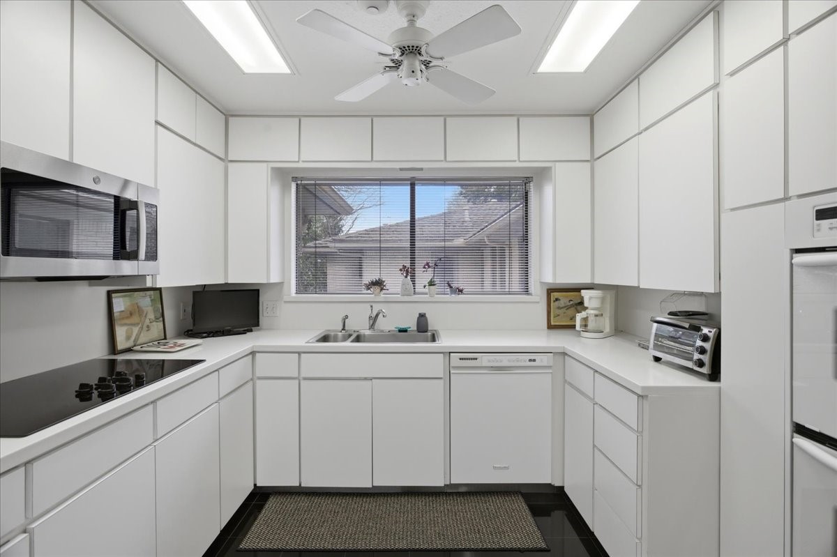 2001 Deepdale Drive Westover Hills TX 76107