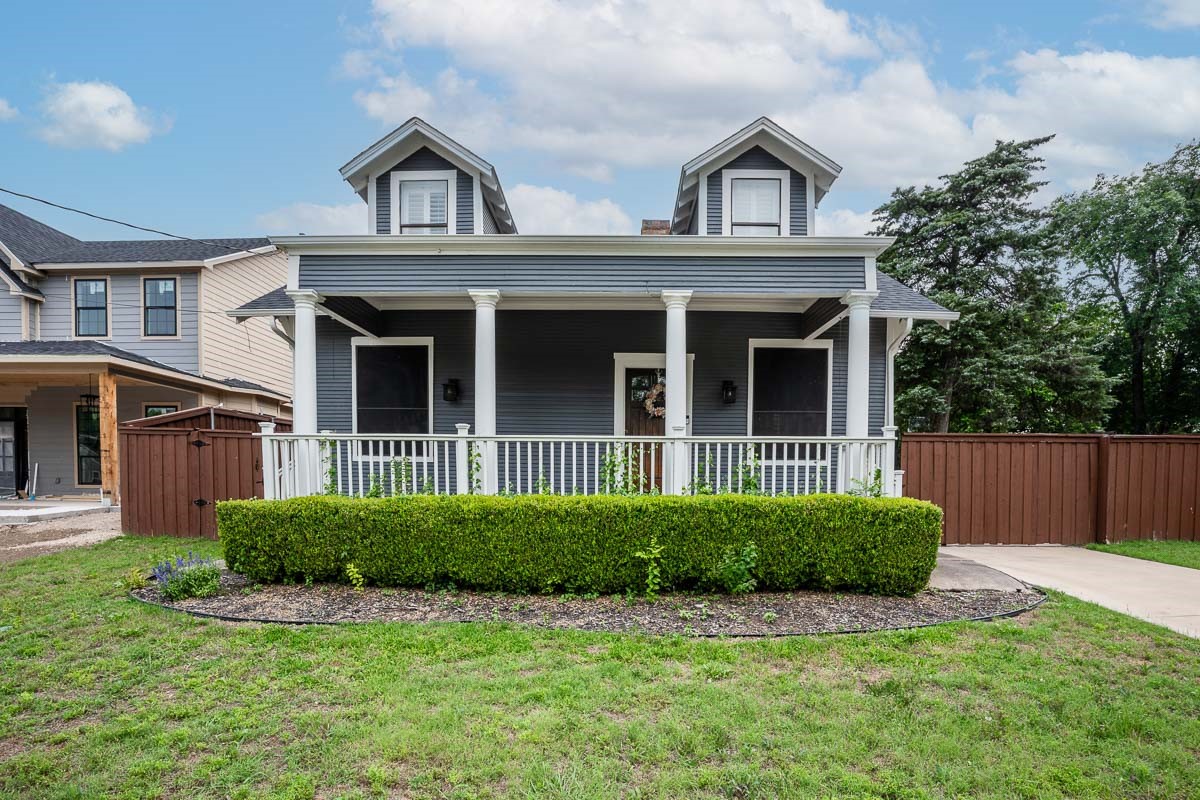 715 S Barnett Avenue Dallas TX 75211
