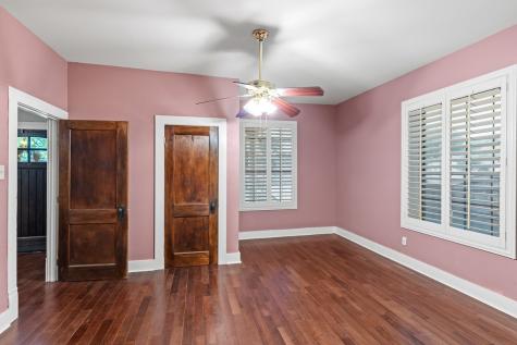 715 S Barnett Avenue Dallas TX 75211
