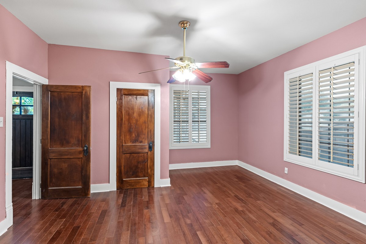 715 S Barnett Avenue Dallas TX 75211