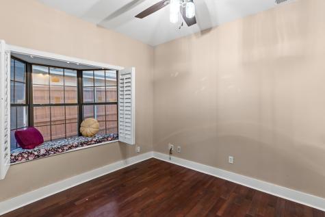 715 S Barnett Avenue Dallas TX 75211