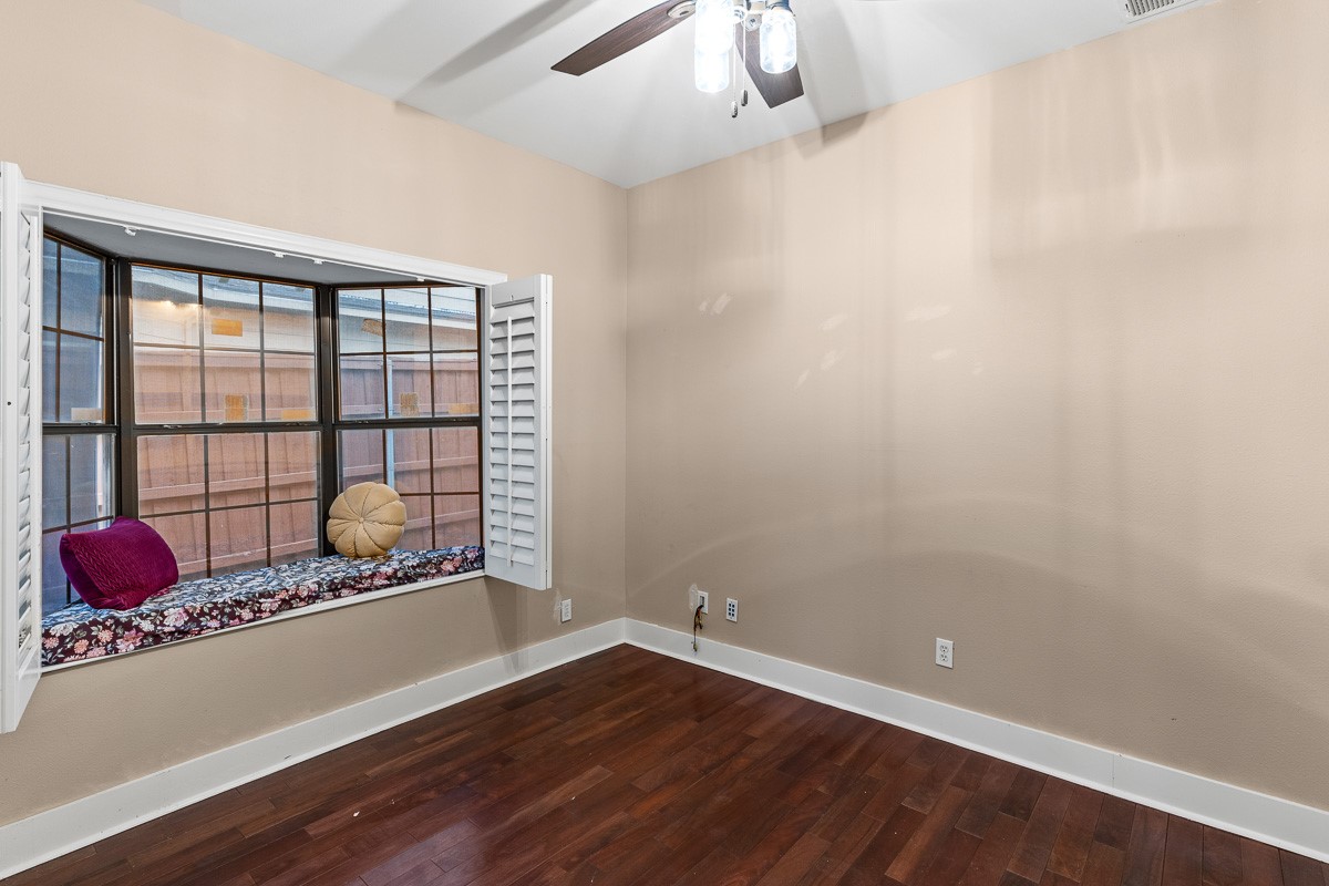 715 S Barnett Avenue Dallas TX 75211