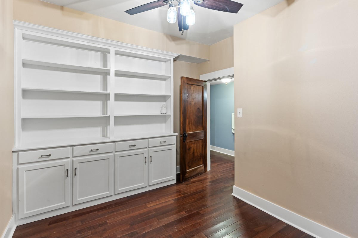 715 S Barnett Avenue Dallas TX 75211