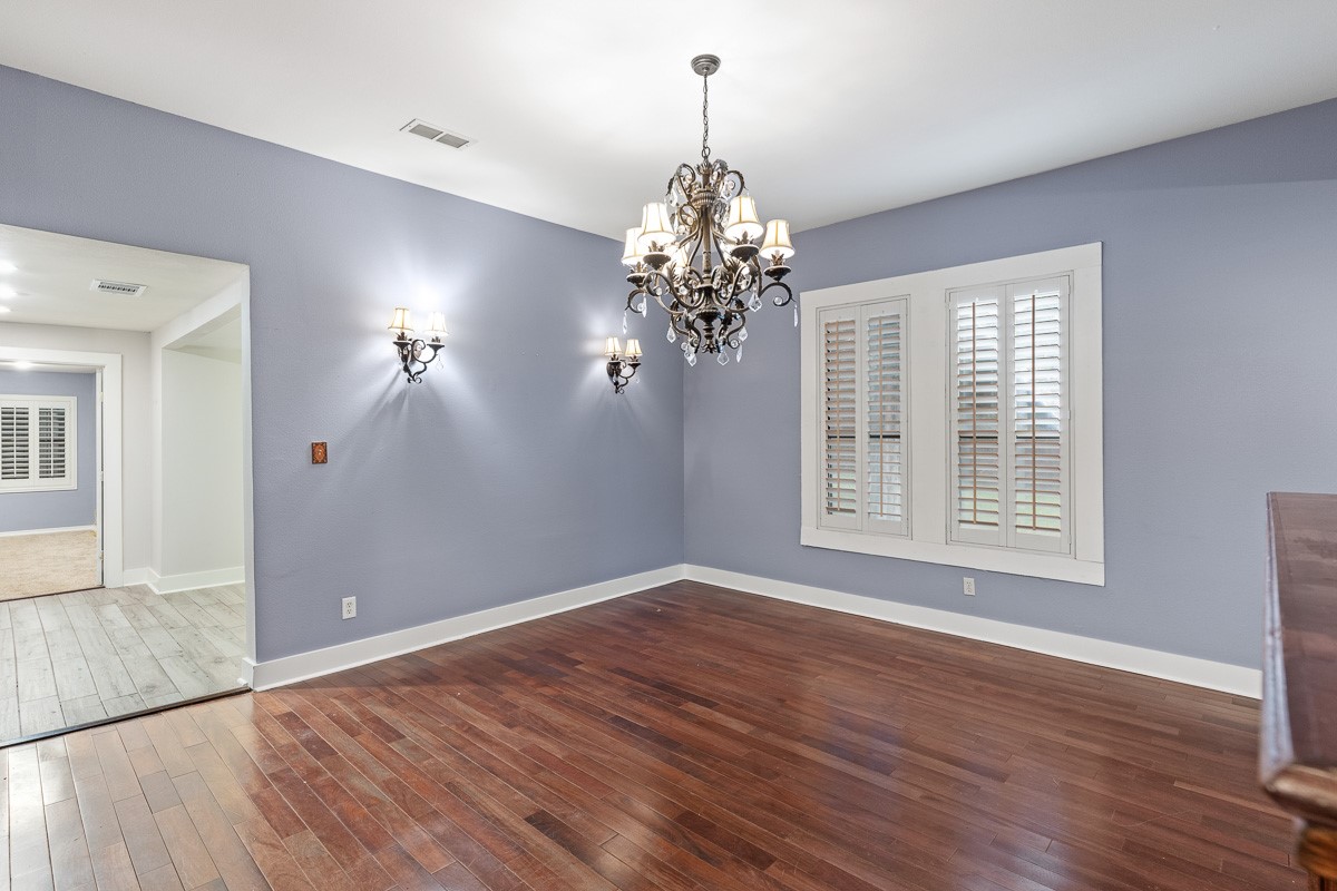 715 S Barnett Avenue Dallas TX 75211