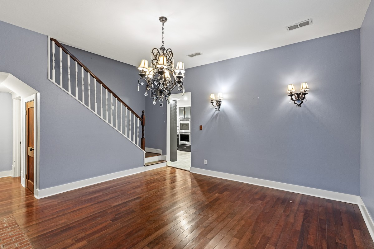 715 S Barnett Avenue Dallas TX 75211