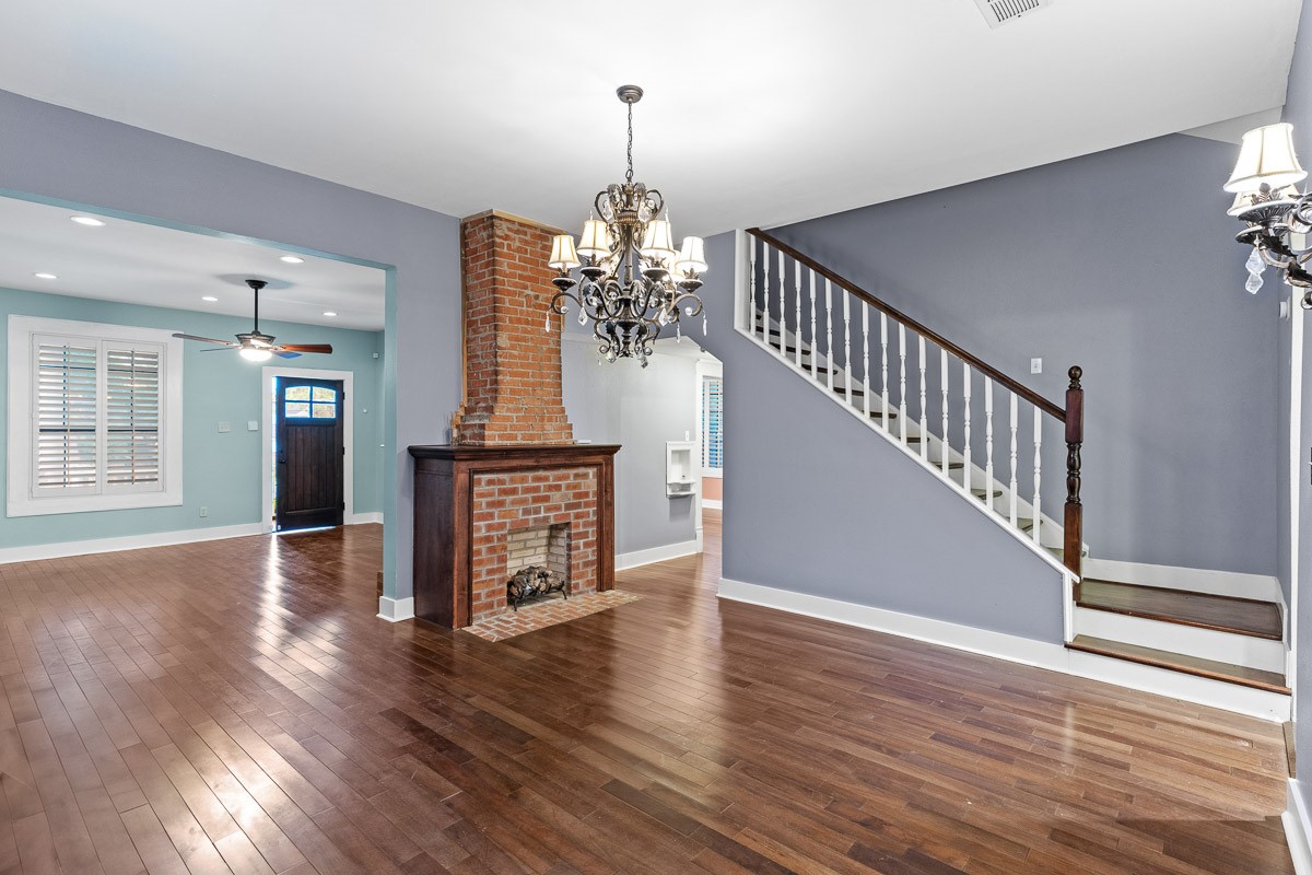 715 S Barnett Avenue Dallas TX 75211