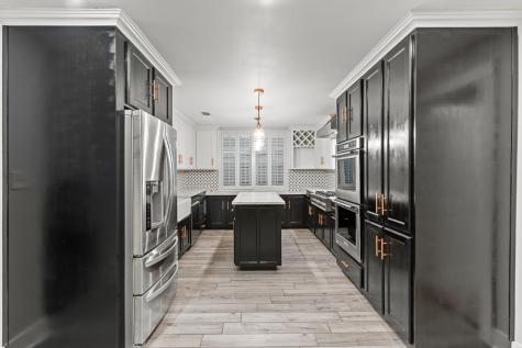 715 S Barnett Avenue Dallas TX 75211
