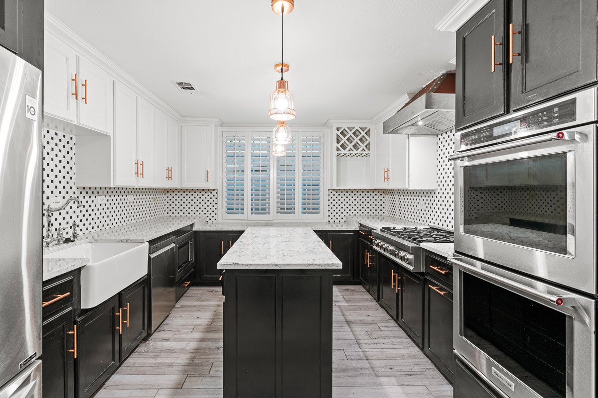715 S Barnett Avenue Dallas TX 75211
