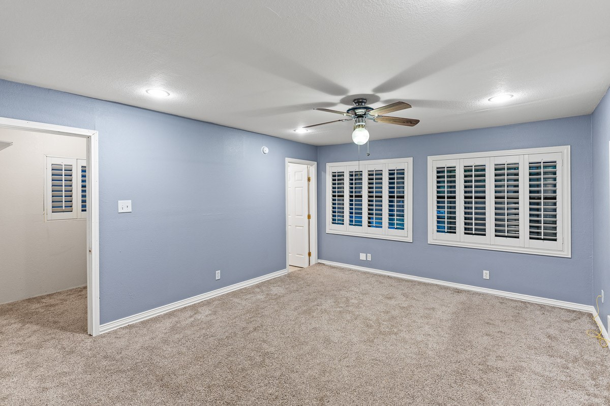 715 S Barnett Avenue Dallas TX 75211