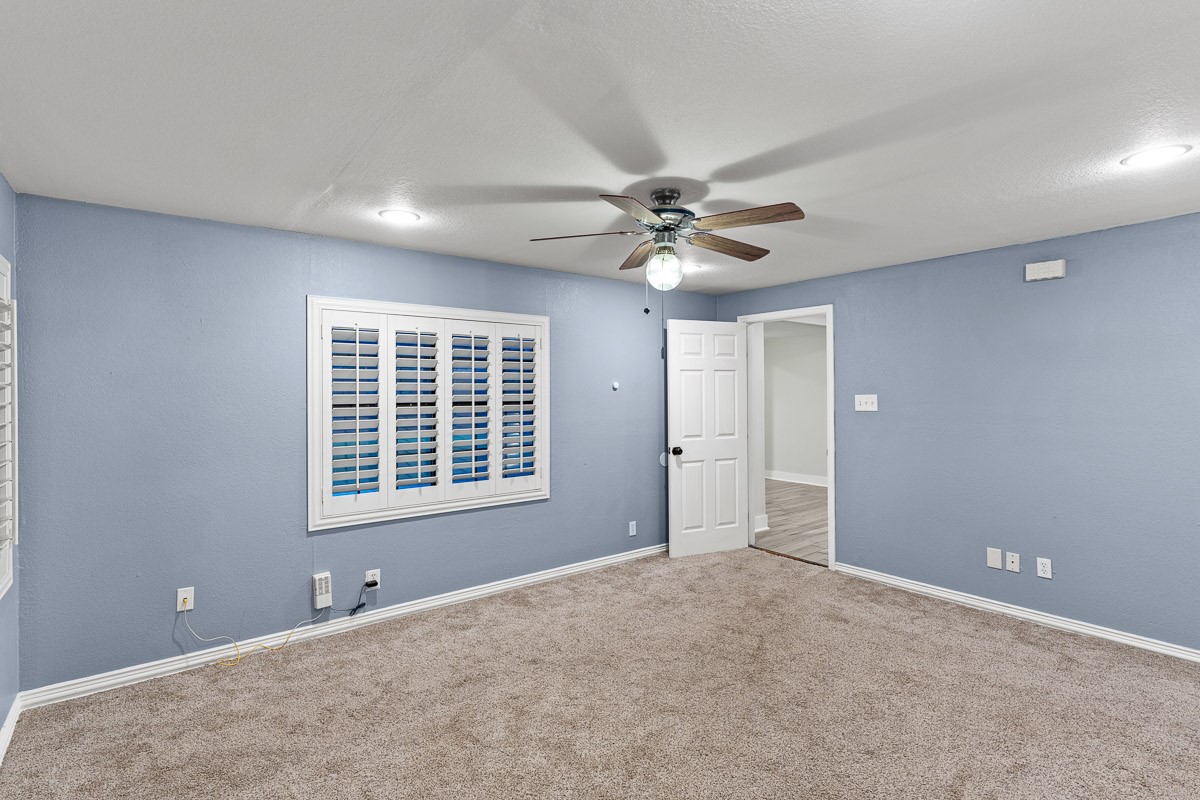 715 S Barnett Avenue Dallas TX 75211