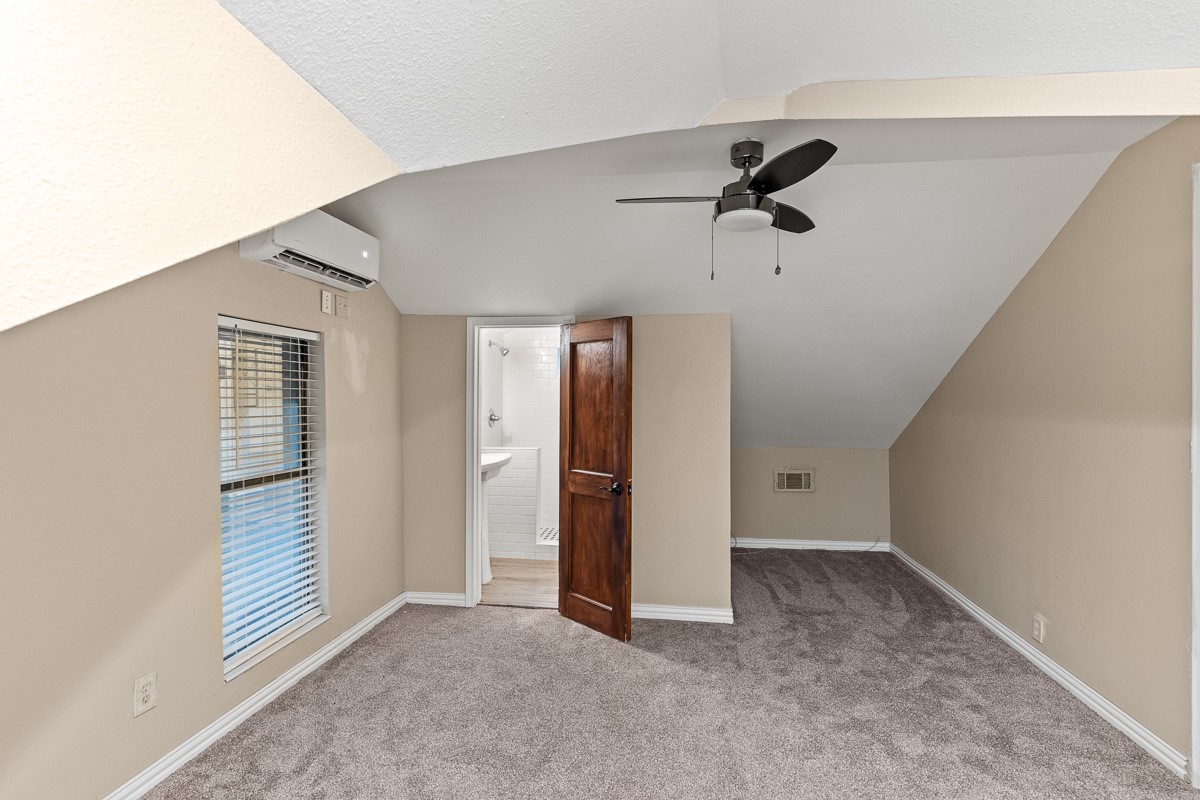 715 S Barnett Avenue Dallas TX 75211