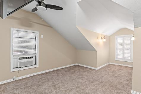 715 S Barnett Avenue Dallas TX 75211