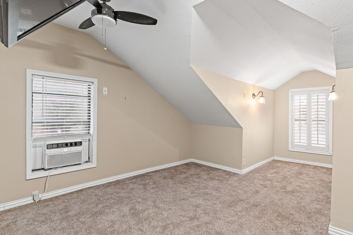 715 S Barnett Avenue Dallas TX 75211