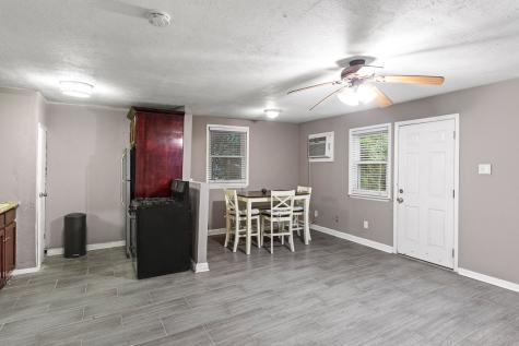 715 S Barnett Avenue Dallas TX 75211