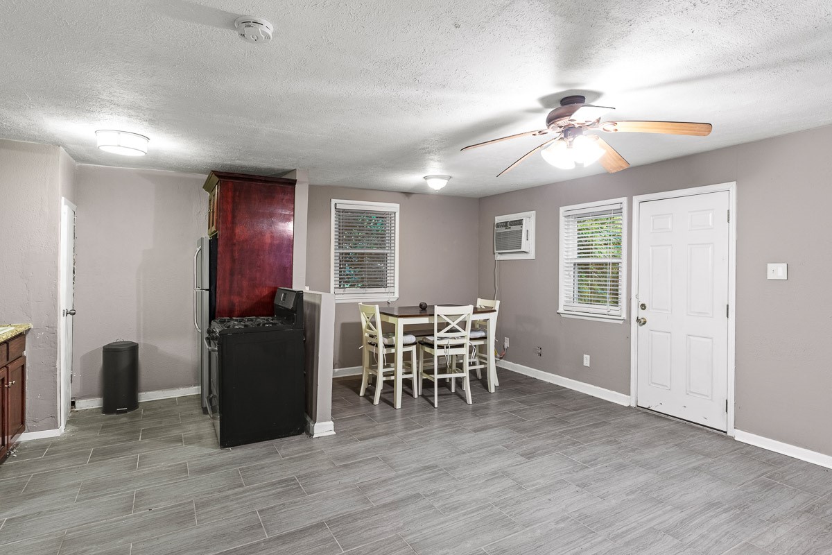 715 S Barnett Avenue Dallas TX 75211