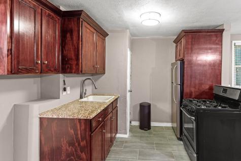 715 S Barnett Avenue Dallas TX 75211