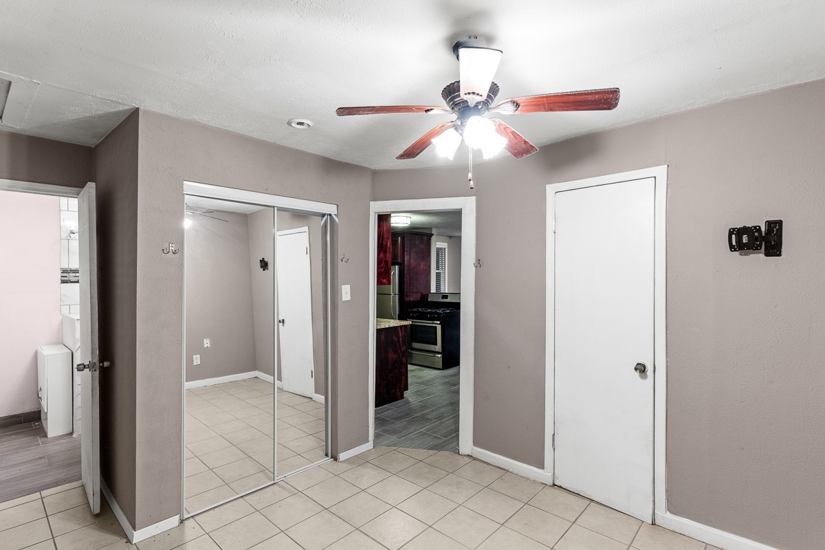 715 S Barnett Avenue Dallas TX 75211
