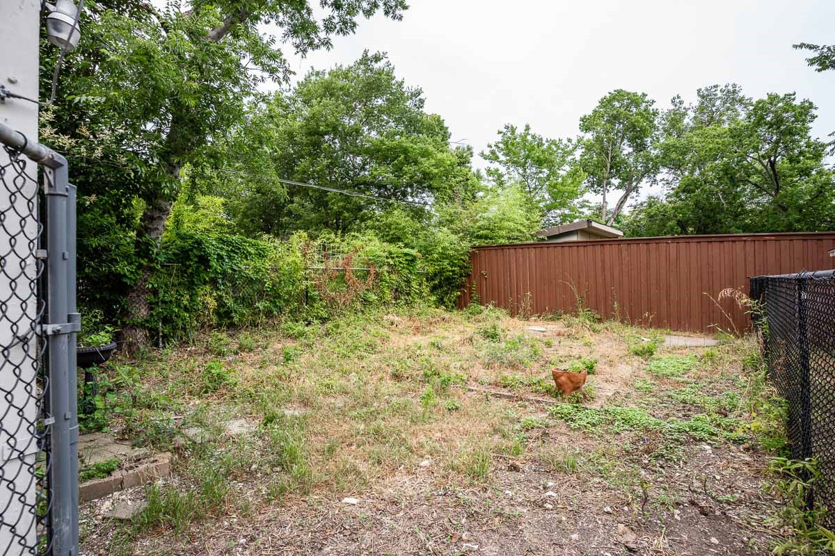 715 S Barnett Avenue Dallas TX 75211