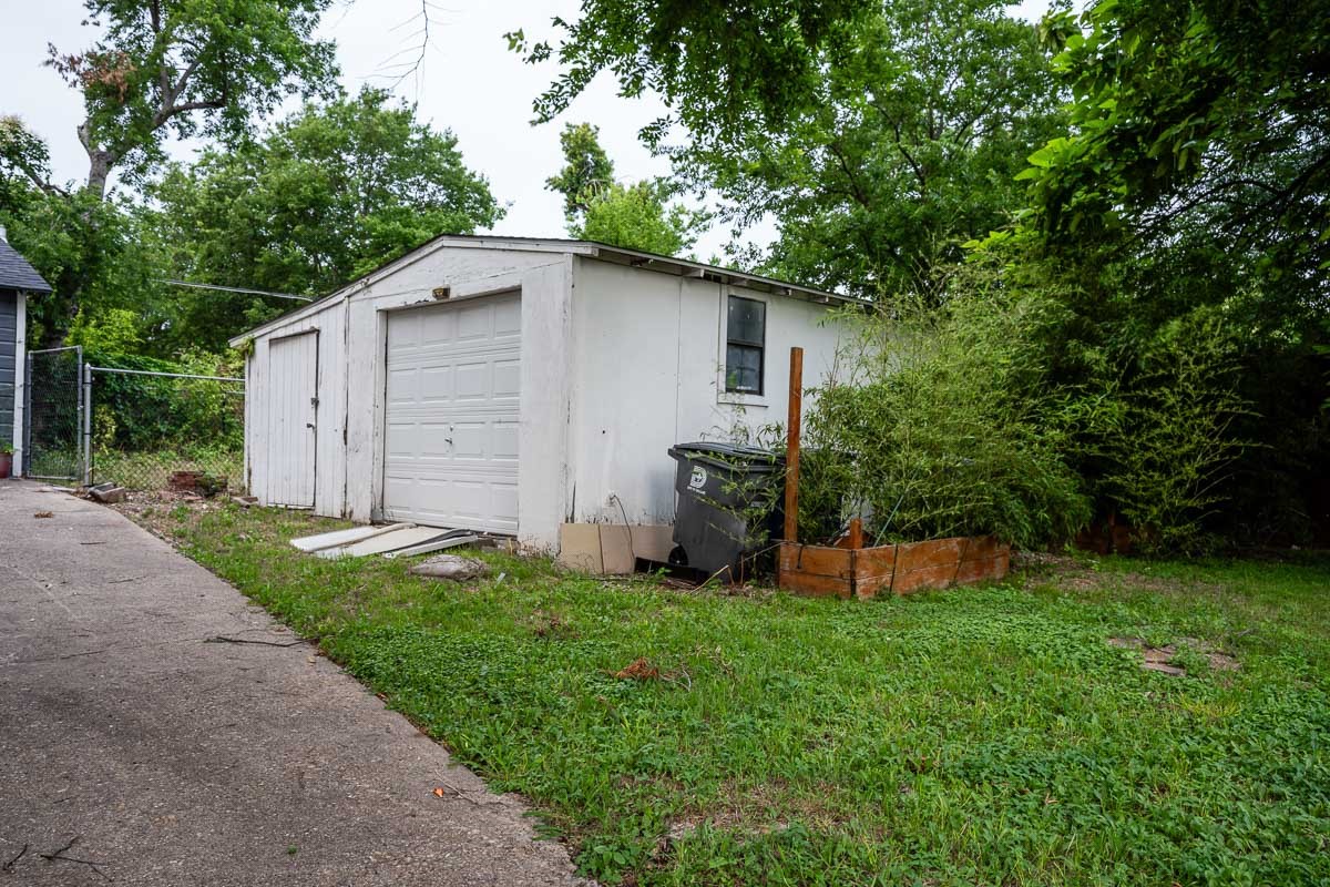 715 S Barnett Avenue Dallas TX 75211