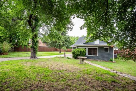 715 S Barnett Avenue Dallas TX 75211